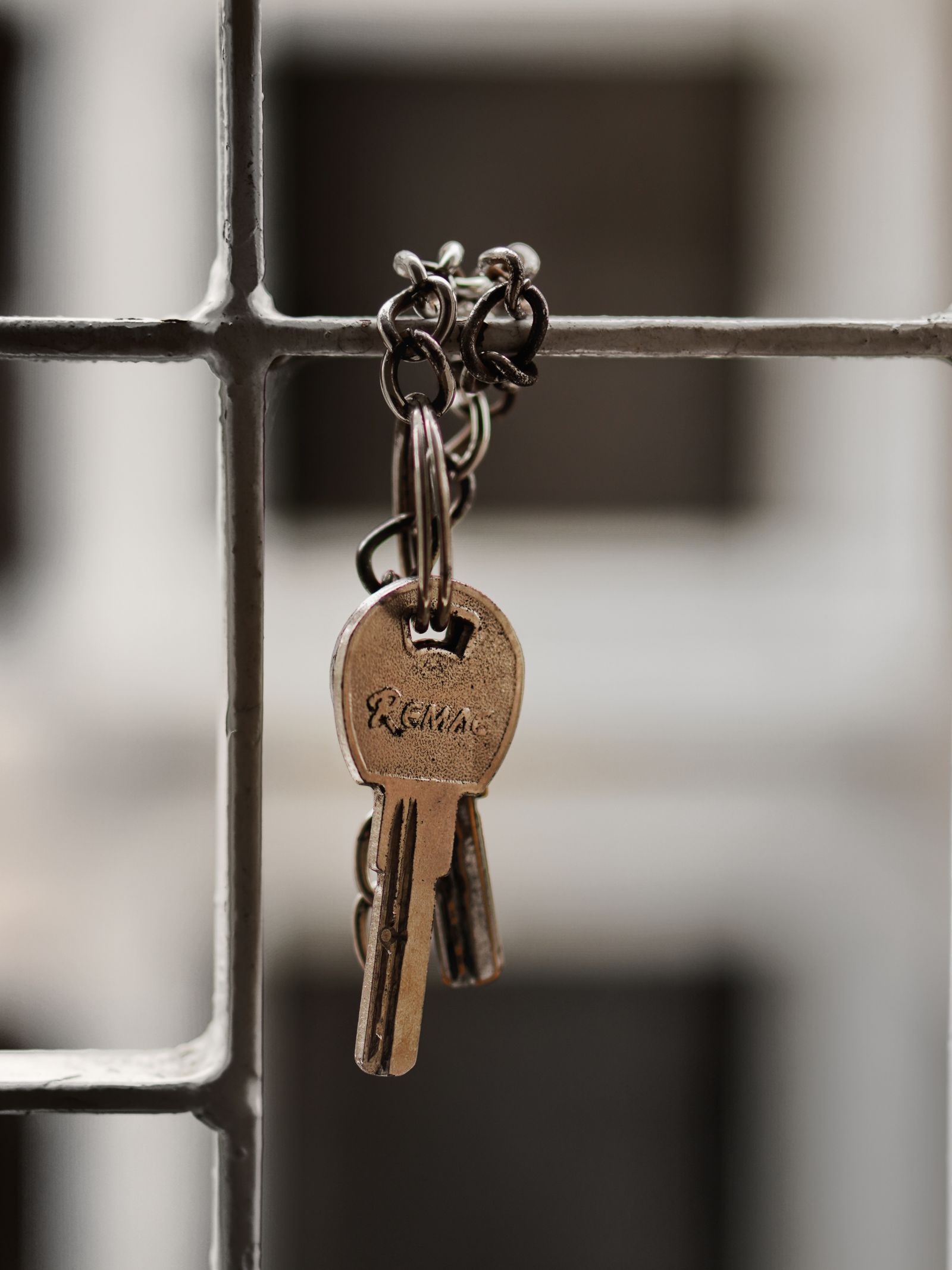 Wohnungsschlüssel verloren – wer zahlt? Mieter, Vermieter, Versicherung
